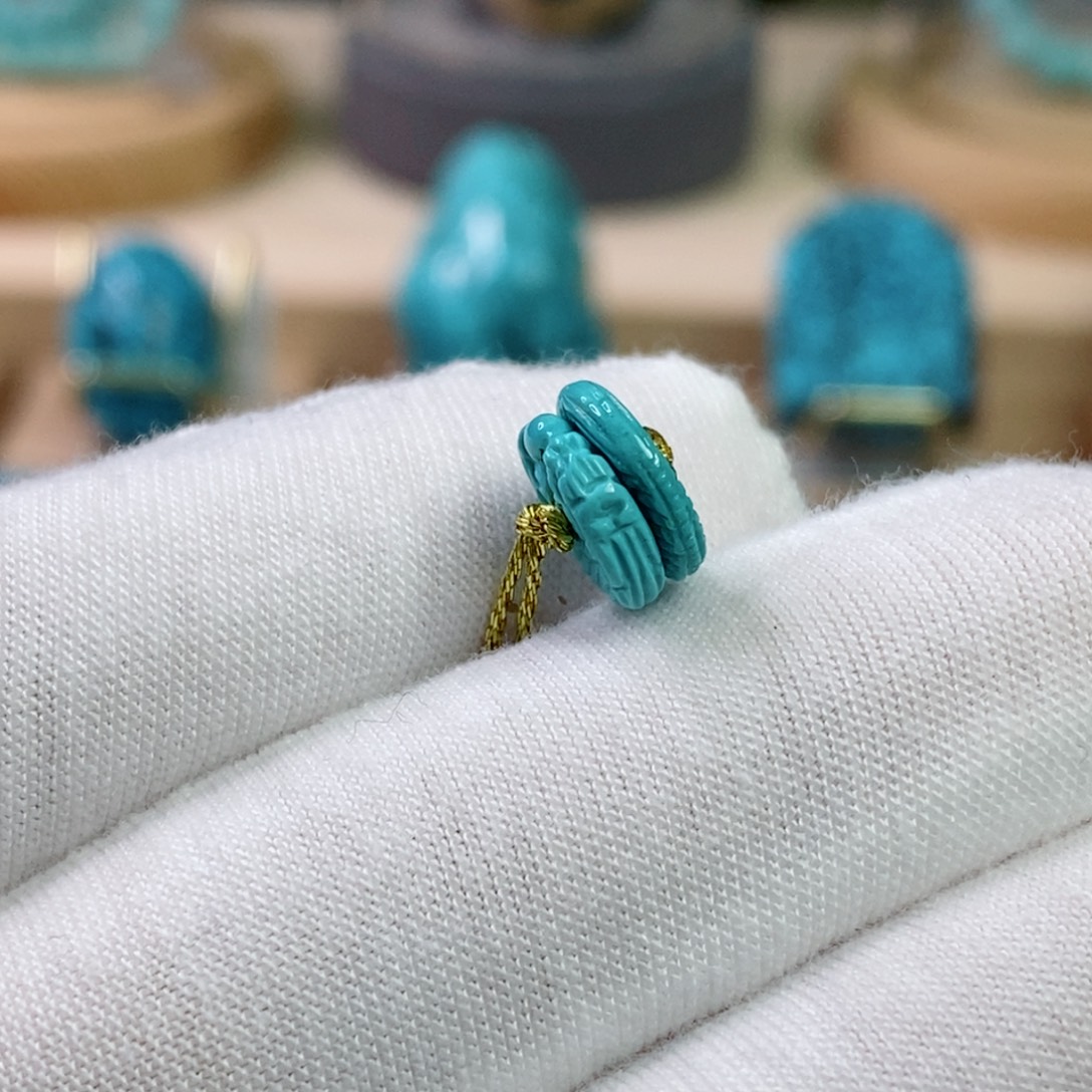 绿松石未镶嵌珠宝奇石