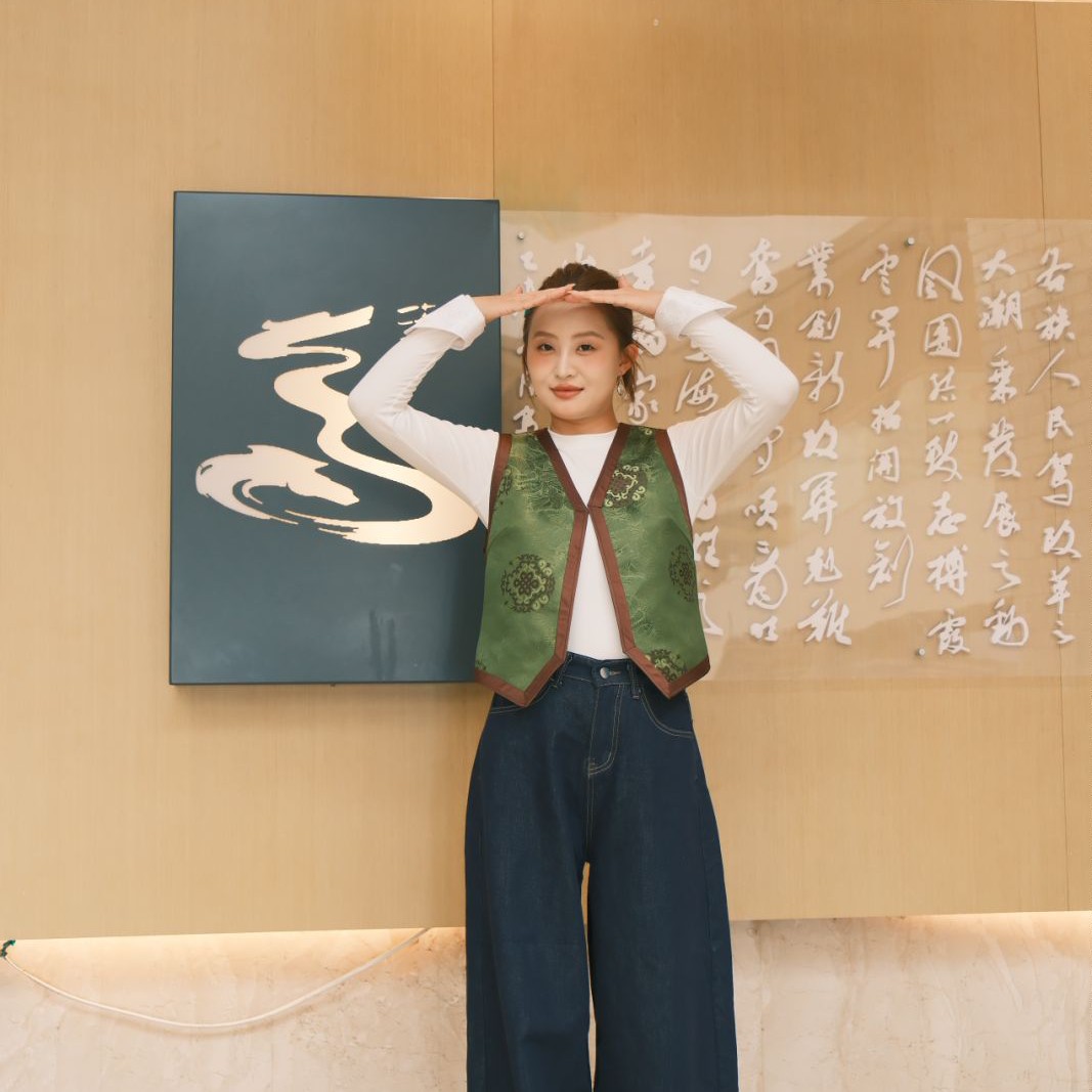 薄款纽扣女马夹马甲圆领女装牛仔春季拼接提花上衣宽松