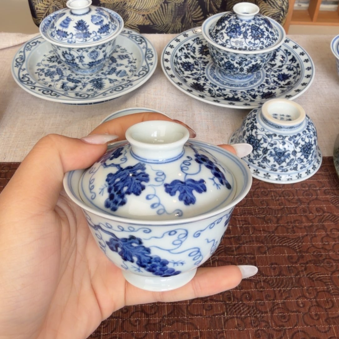 瓷片青花釉料为金色的瓷器及