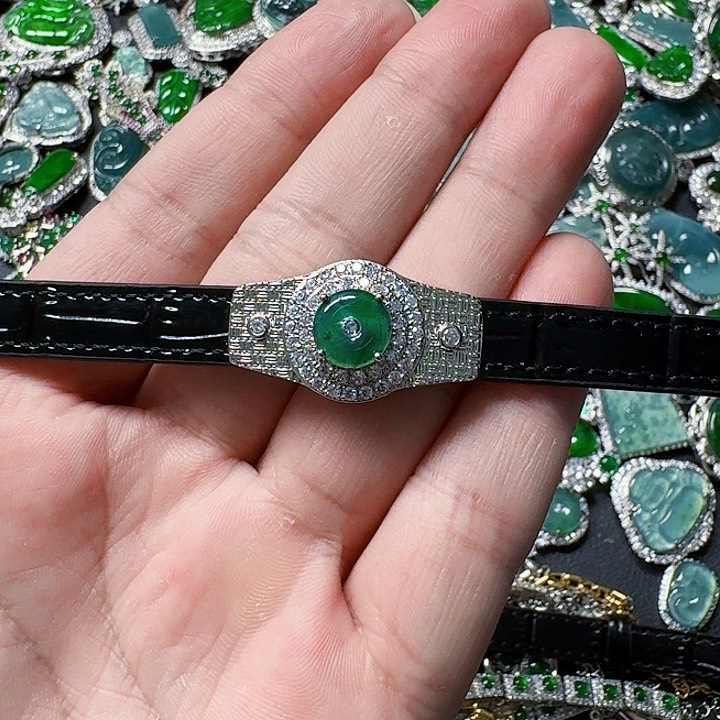 翡翠颈饰未镶嵌天然A货翡翠放漏