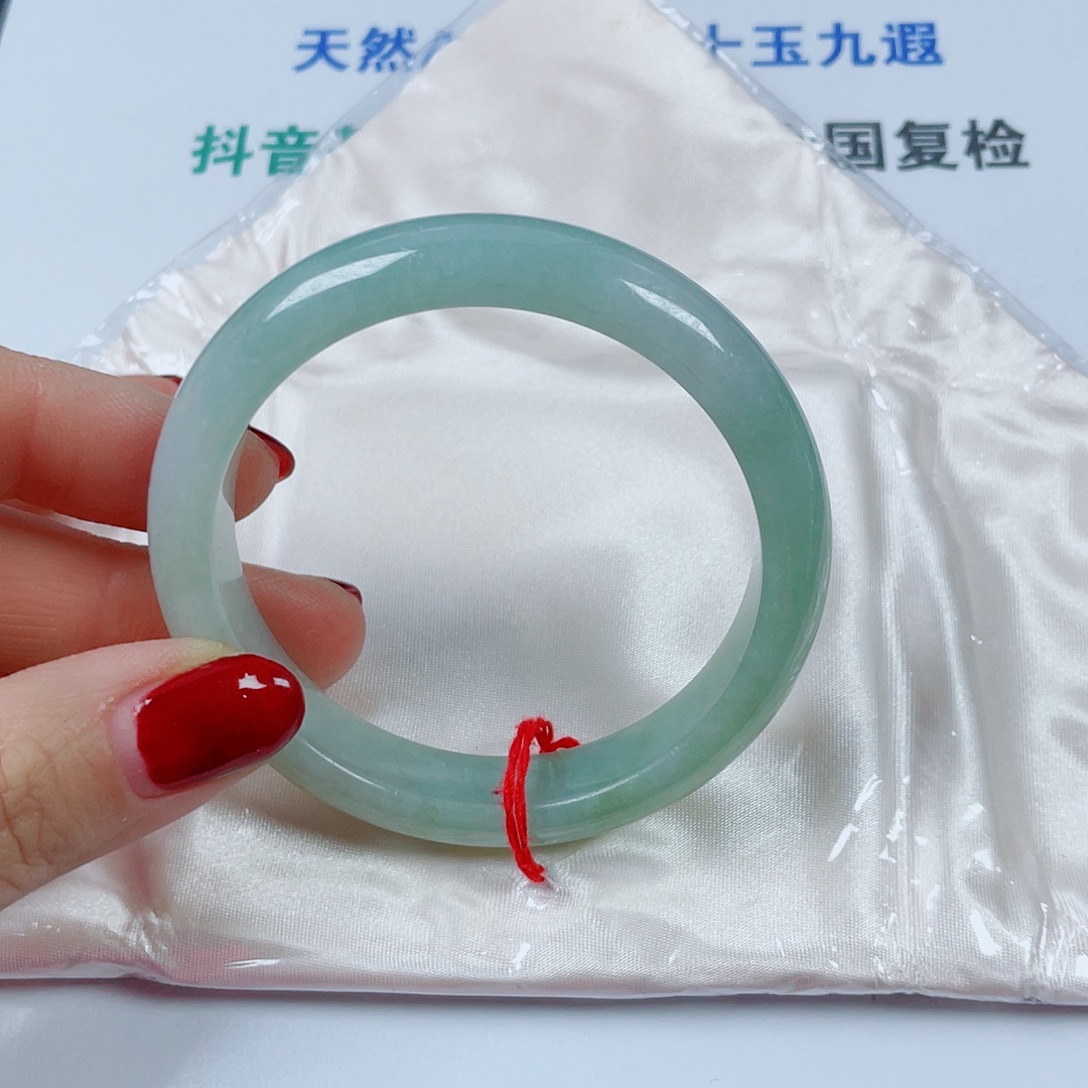 路***人翡翠未镶嵌手镯天然
