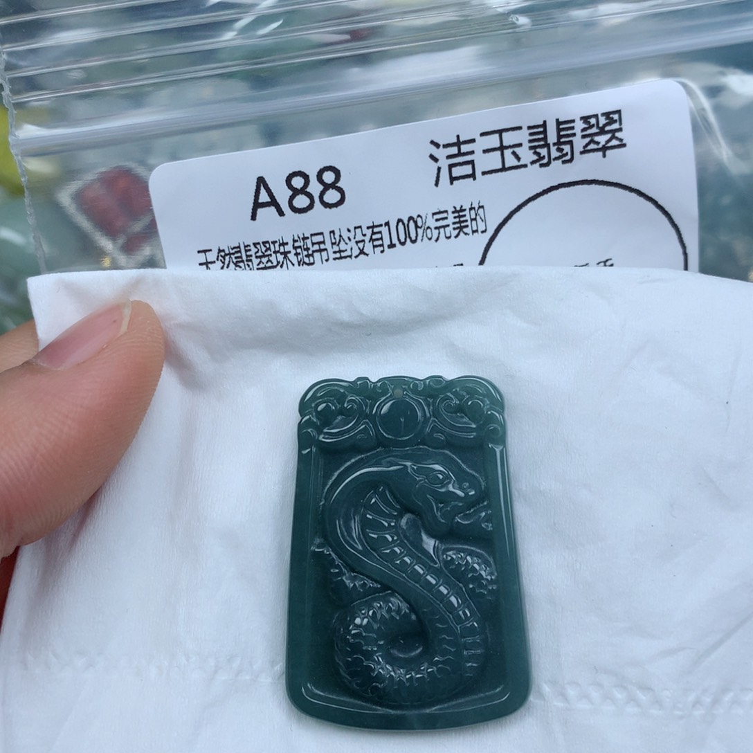 翡翠颈饰未镶嵌翡翠