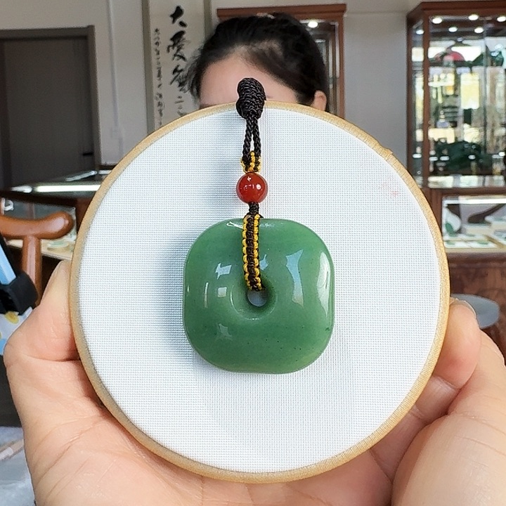 密玉（石英质玉）吊坠合金