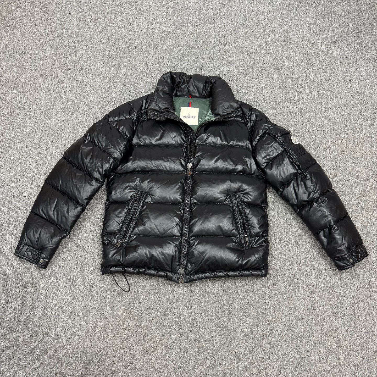 95新 MONCLER 17361448 蒙口 Maya 黑色亮面羽绒服外套 1码95新