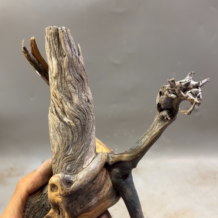 顾***辞崖柏纹理雕刻坨坨