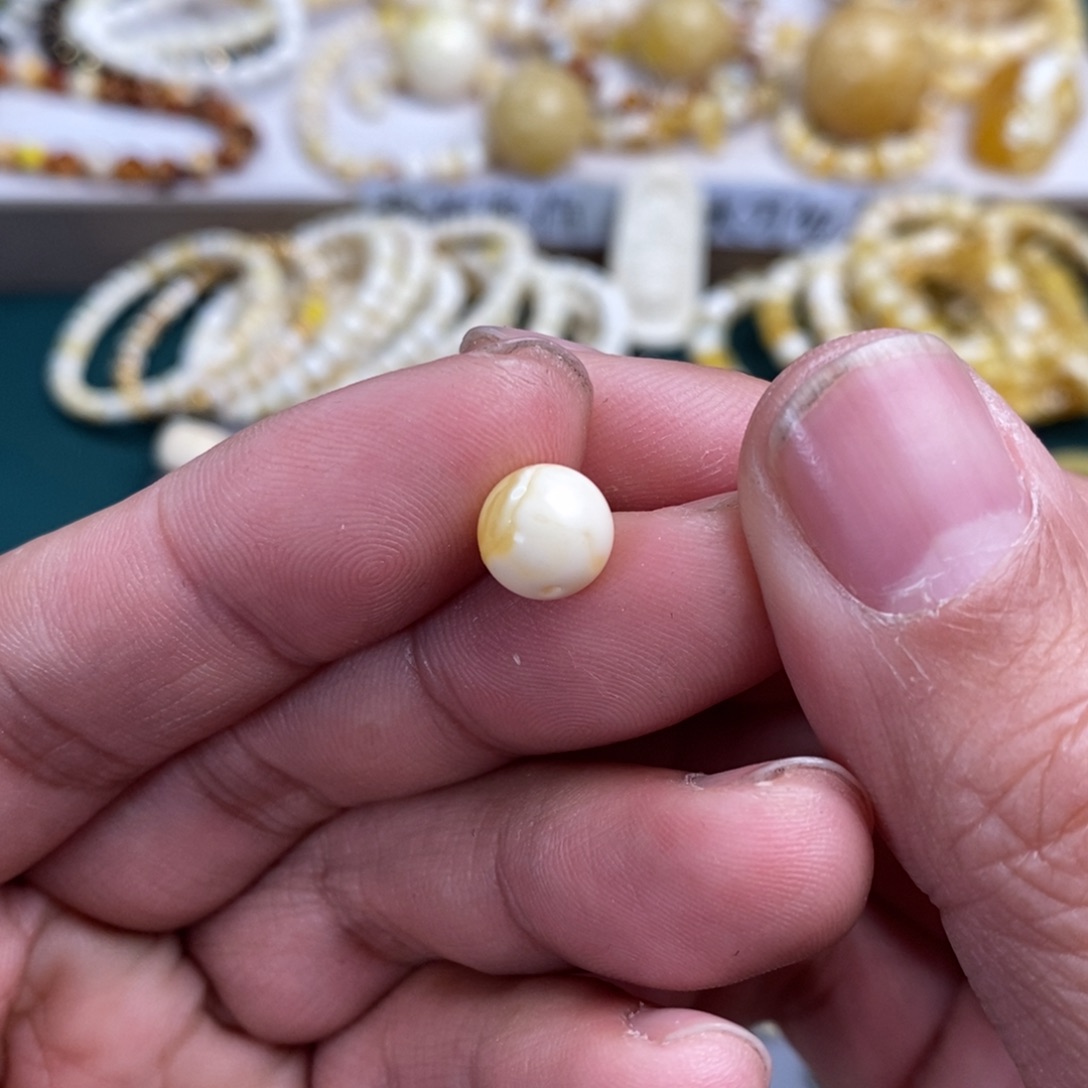 琥珀裸石未镶嵌9.1mm瓷白花圆珠