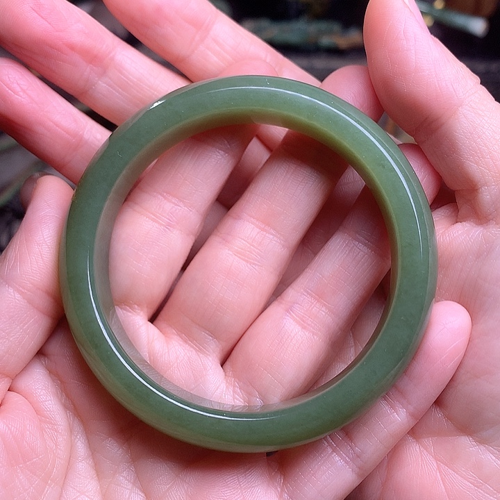 岫岩河磨玉（透闪石质玉）手镯未镶嵌