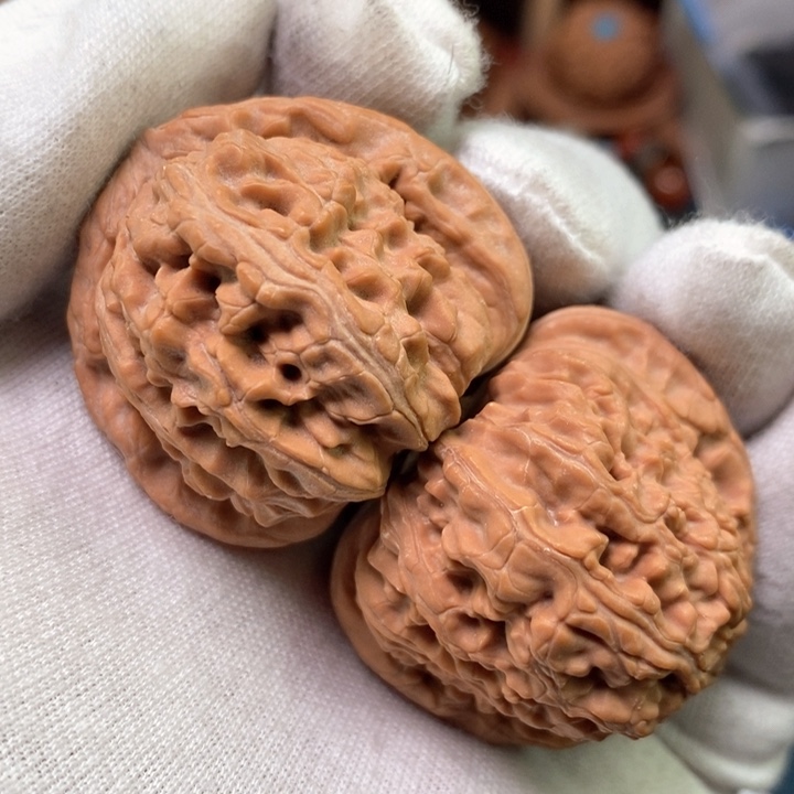 文玩核桃吊坠叫***吧38边肚同尺三角白狮子