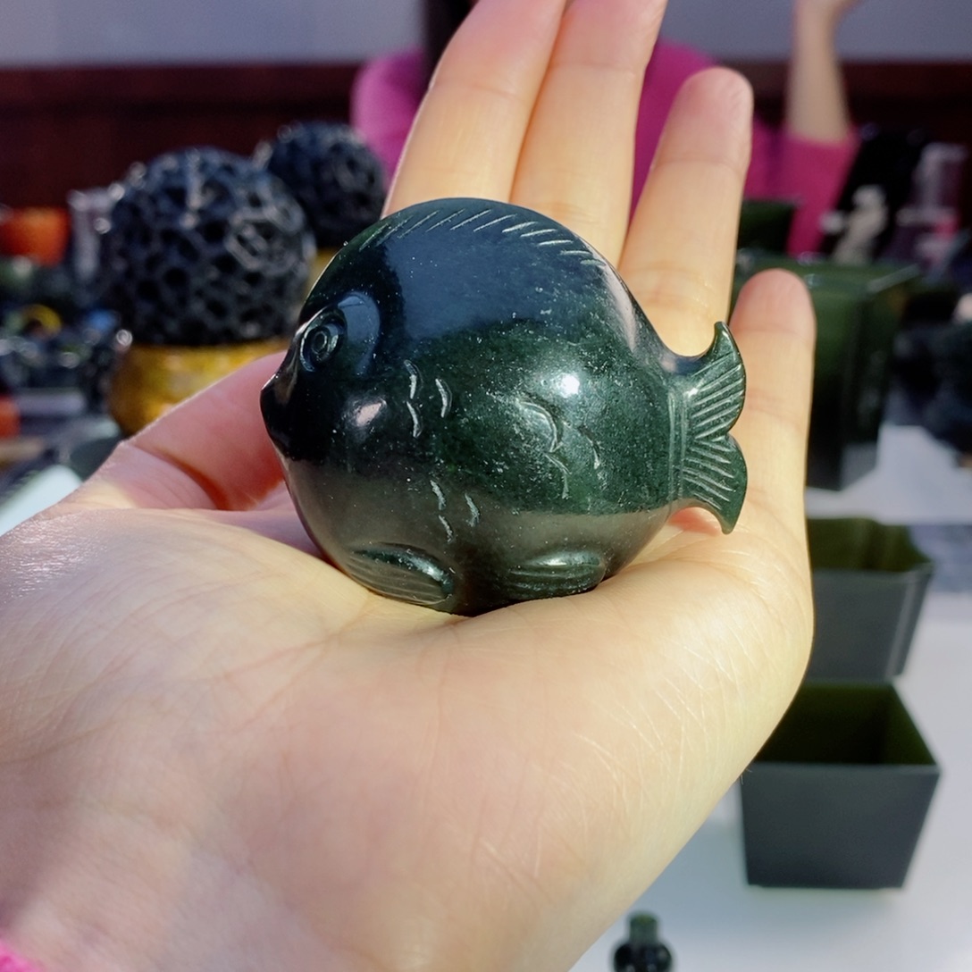 和田玉（青玉）摆件未镶嵌微微瑕