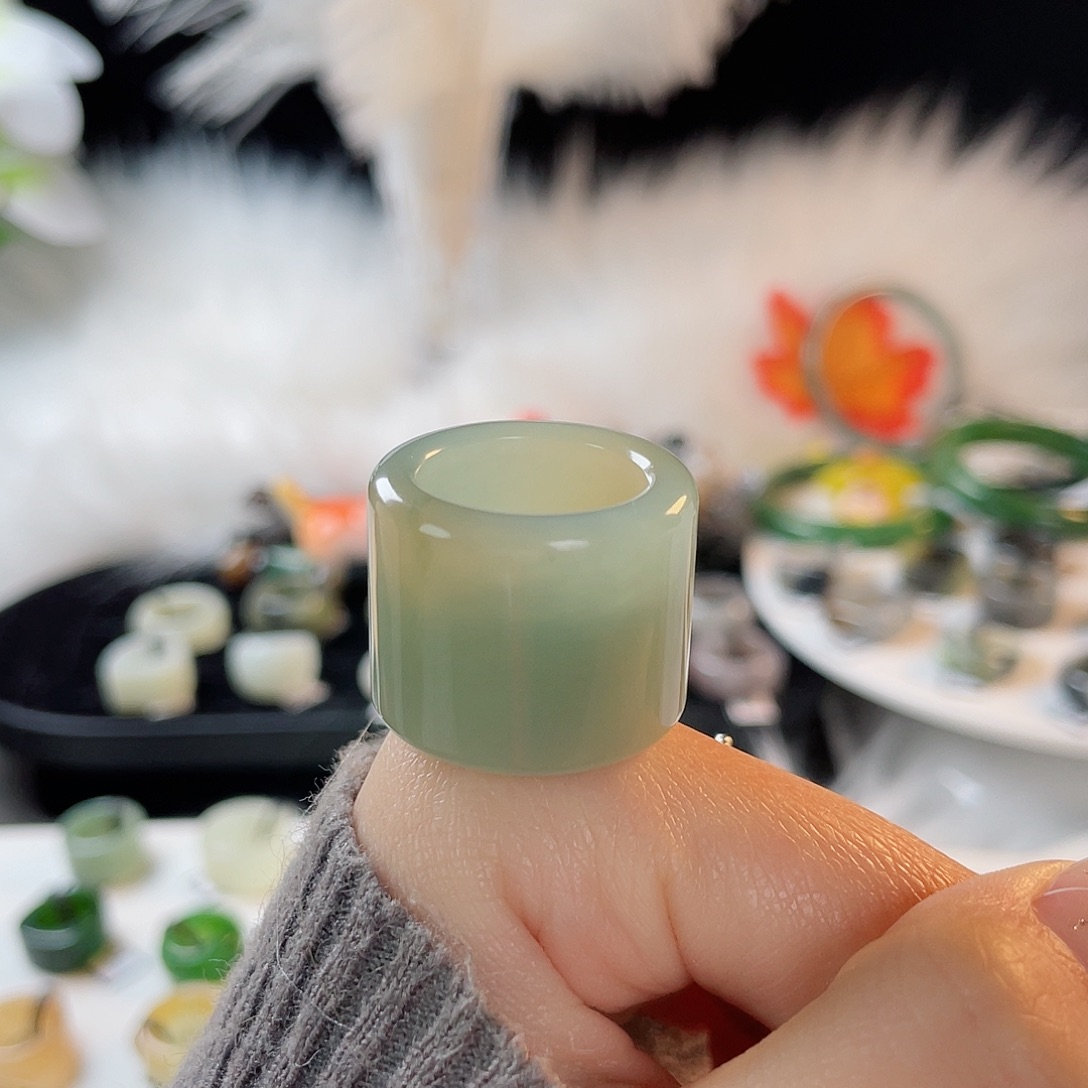 梅***妞和田玉未镶嵌戒指k83奶蓝高筒圆切17.0mm