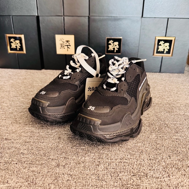 95新 Balenciaga/巴黎世家 triple s黑武士老爹鞋35码ysc1608