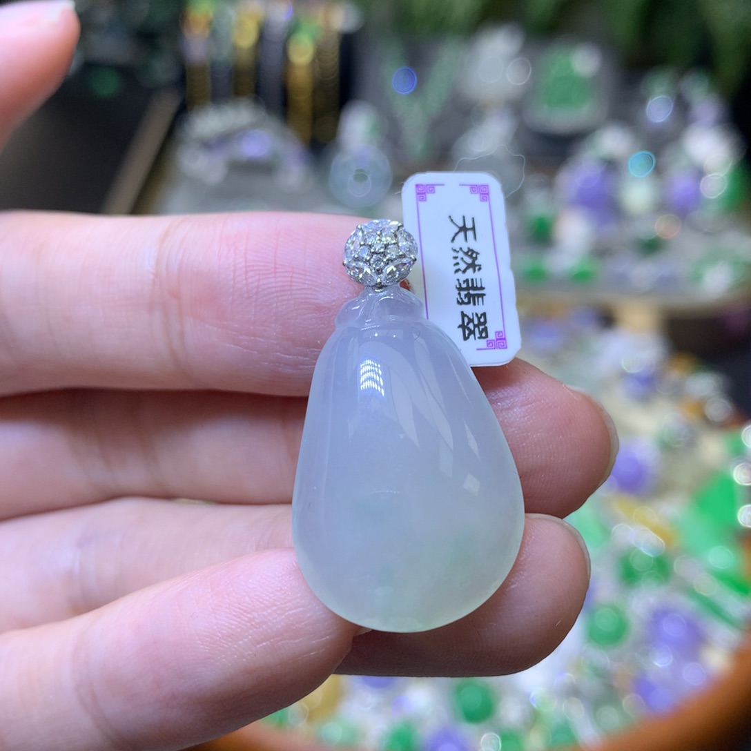 颈饰18K金镶嵌翡翠