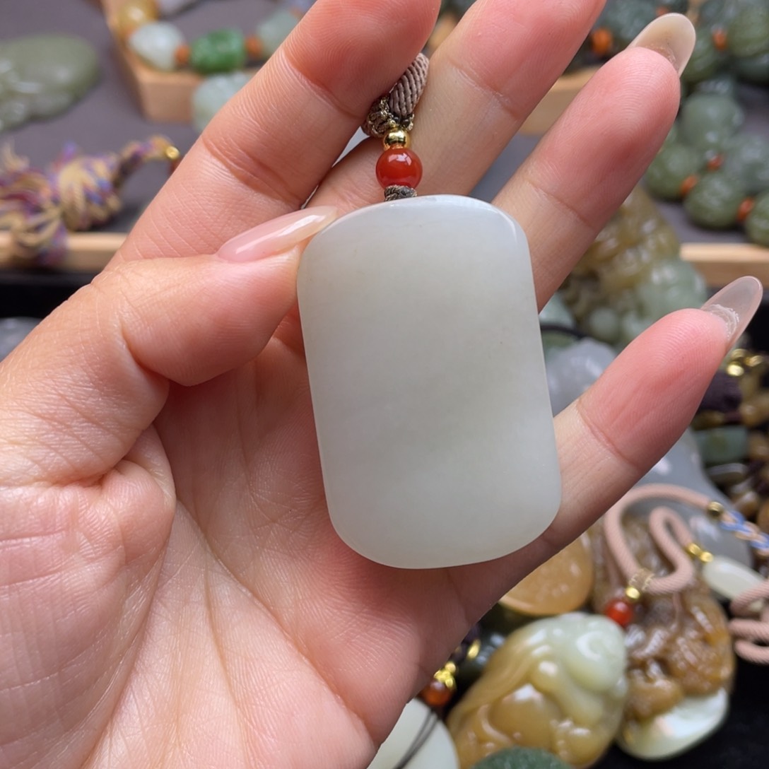 和田玉颈饰未镶嵌