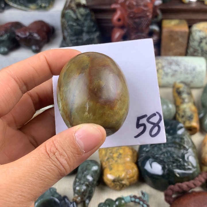 岫岩河磨玉（透闪石质玉）未镶嵌珠宝奇石小**姐