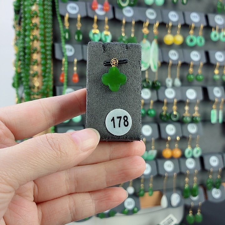 和田玉18K金镶嵌颈饰