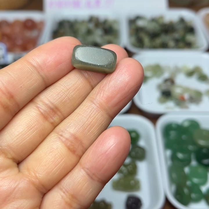 和田玉未镶嵌珠宝半成品17号微瑕款