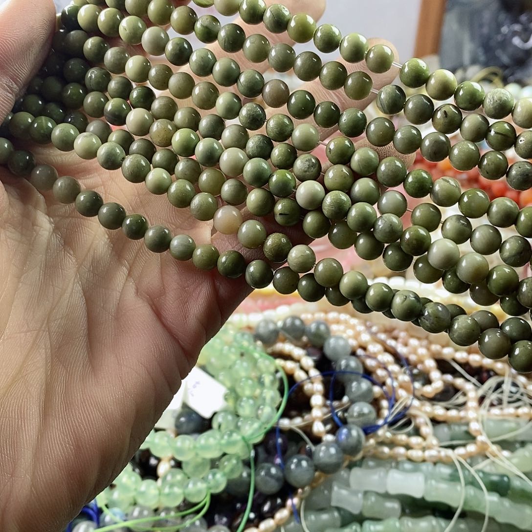 玛瑙/玉髓珠宝半成品未镶嵌一条天然6.2mm阿拉善抹茶绿