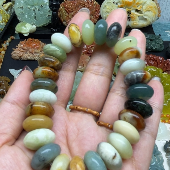 蛇纹石玉未镶嵌颈饰