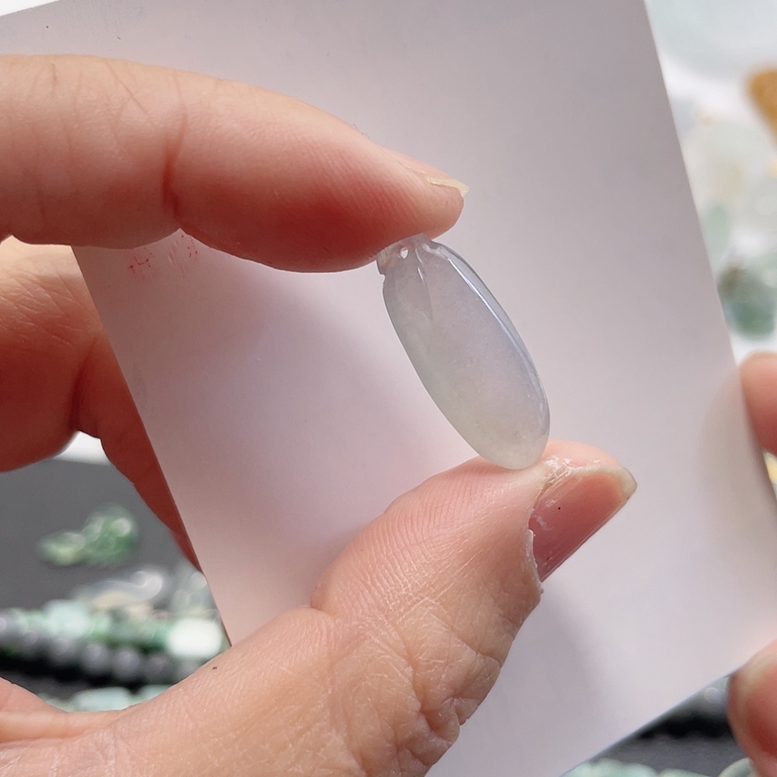 翡翠未镶嵌颈饰冰福瓜