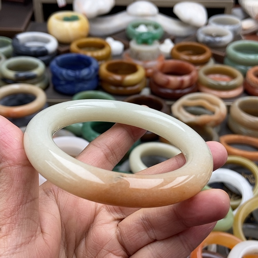 【闪购商品】石英质玉手镯61未镶嵌