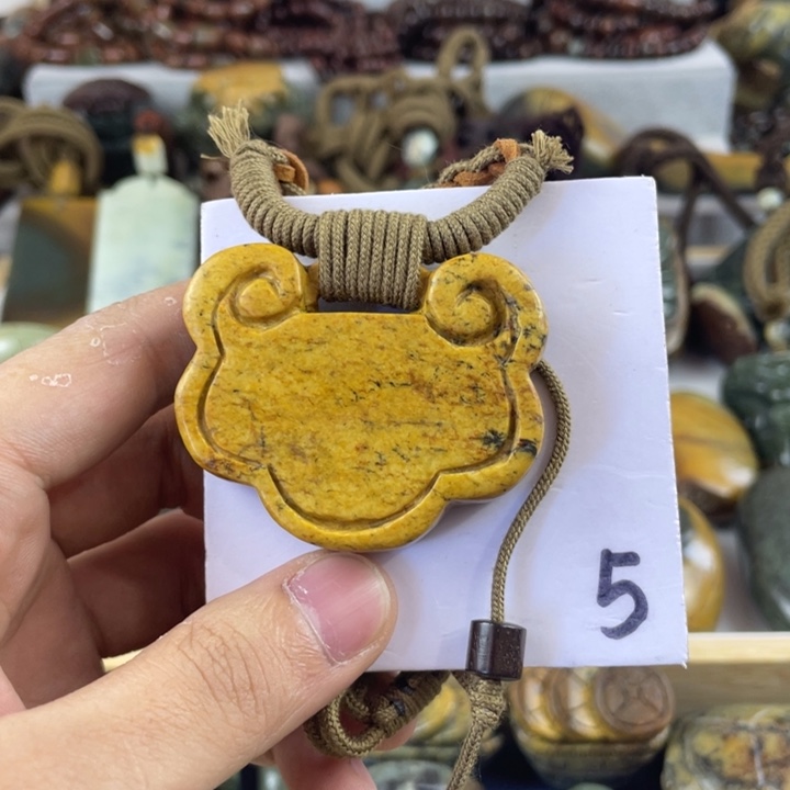 岫岩河磨玉（透闪石质玉）未镶嵌珠宝奇石