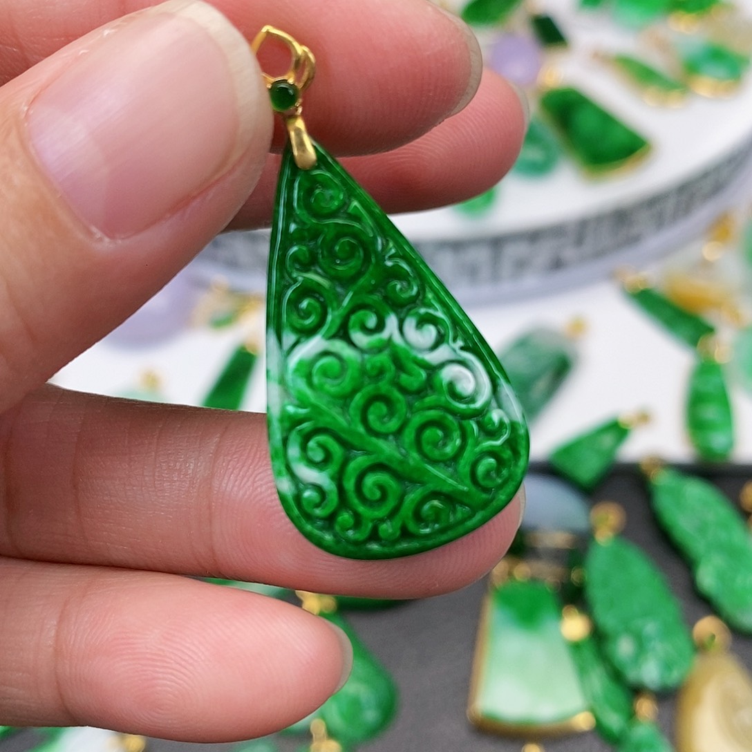 翡翠吊坠(不含链)18K金镶嵌