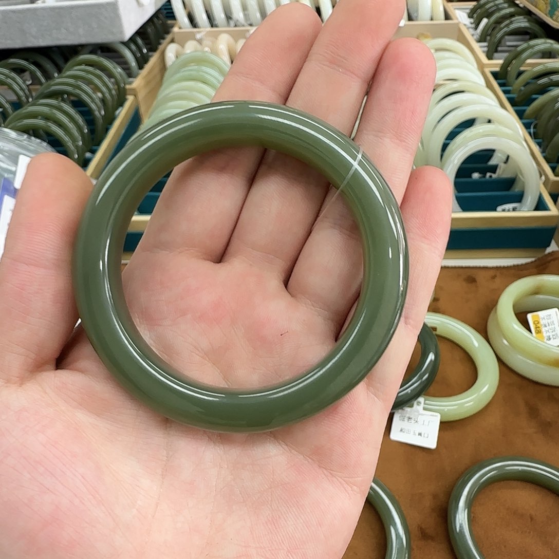 和田玉手镯未镶嵌Z****.