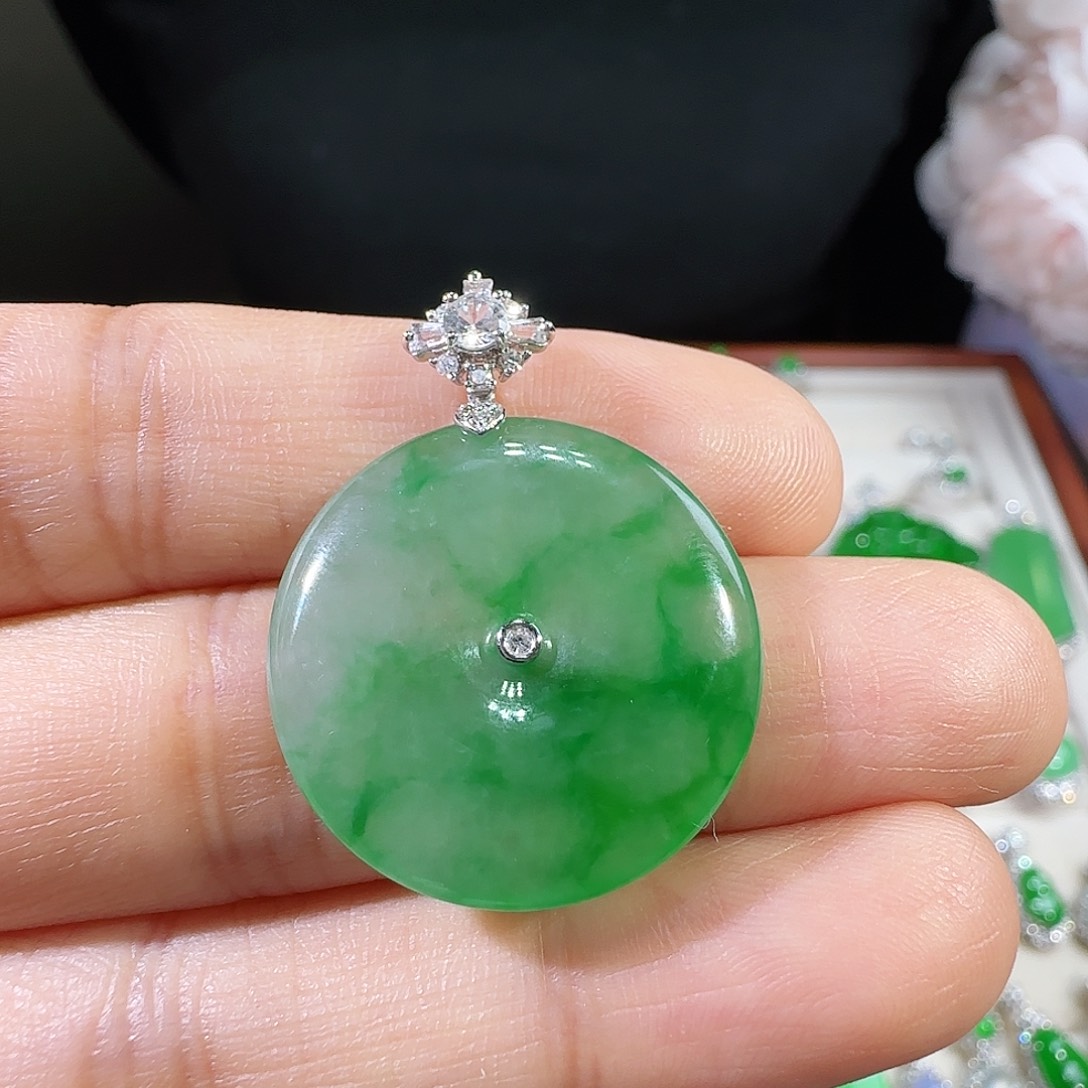 翡翠吊坠(不含链)18K金镶嵌