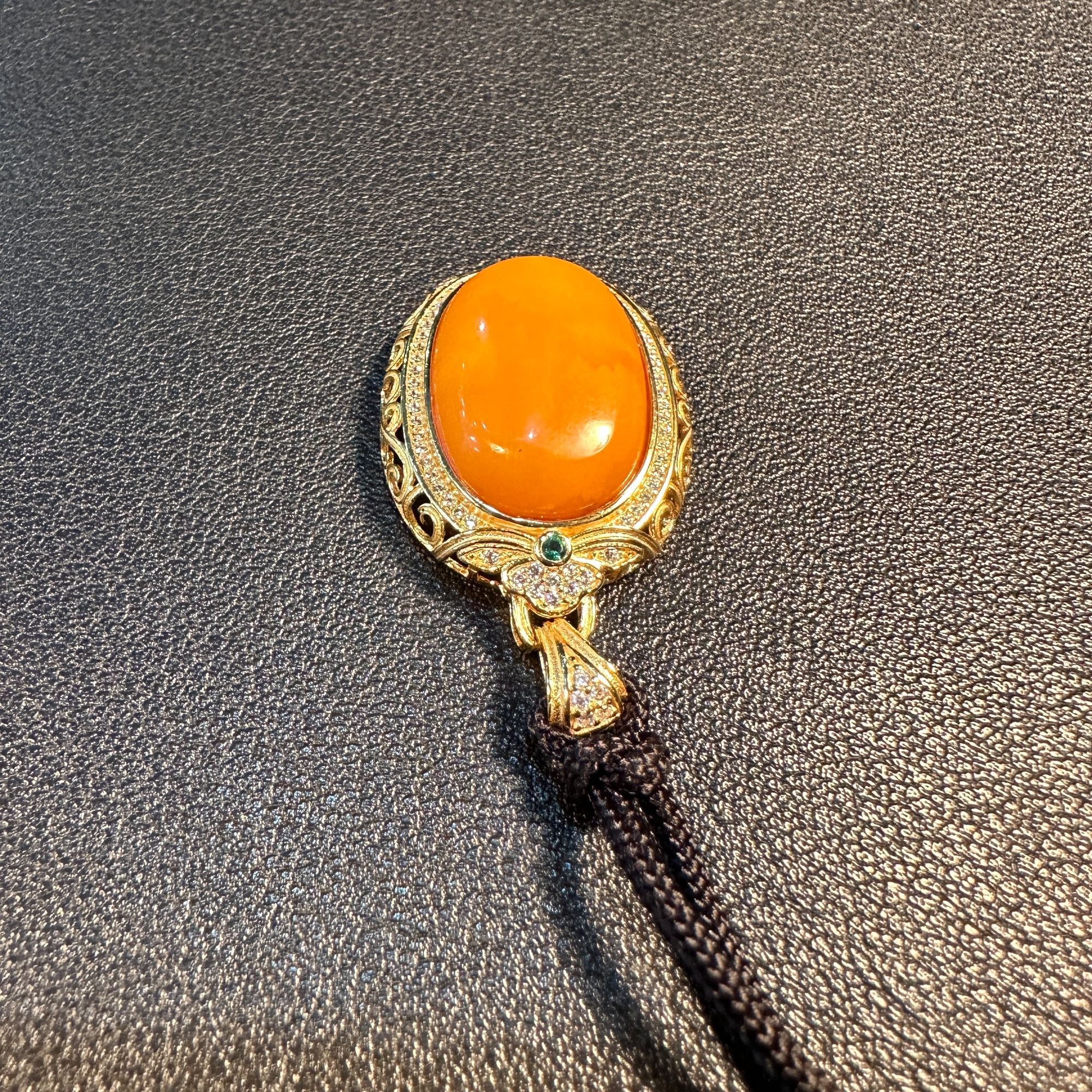 19世纪银鎏金镶 嵌蜜蜡吊坠 /3.85g333-771