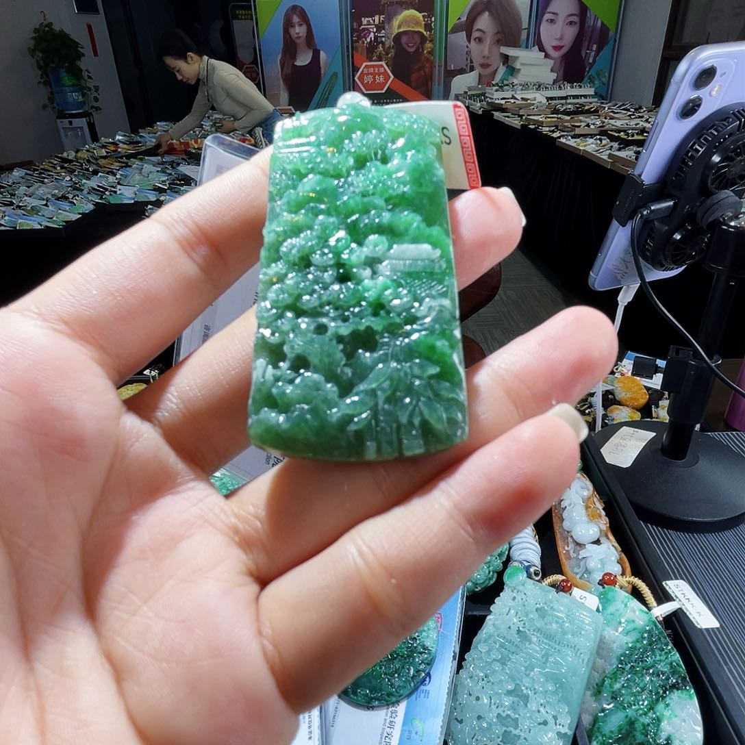 颈饰未镶嵌翡翠一