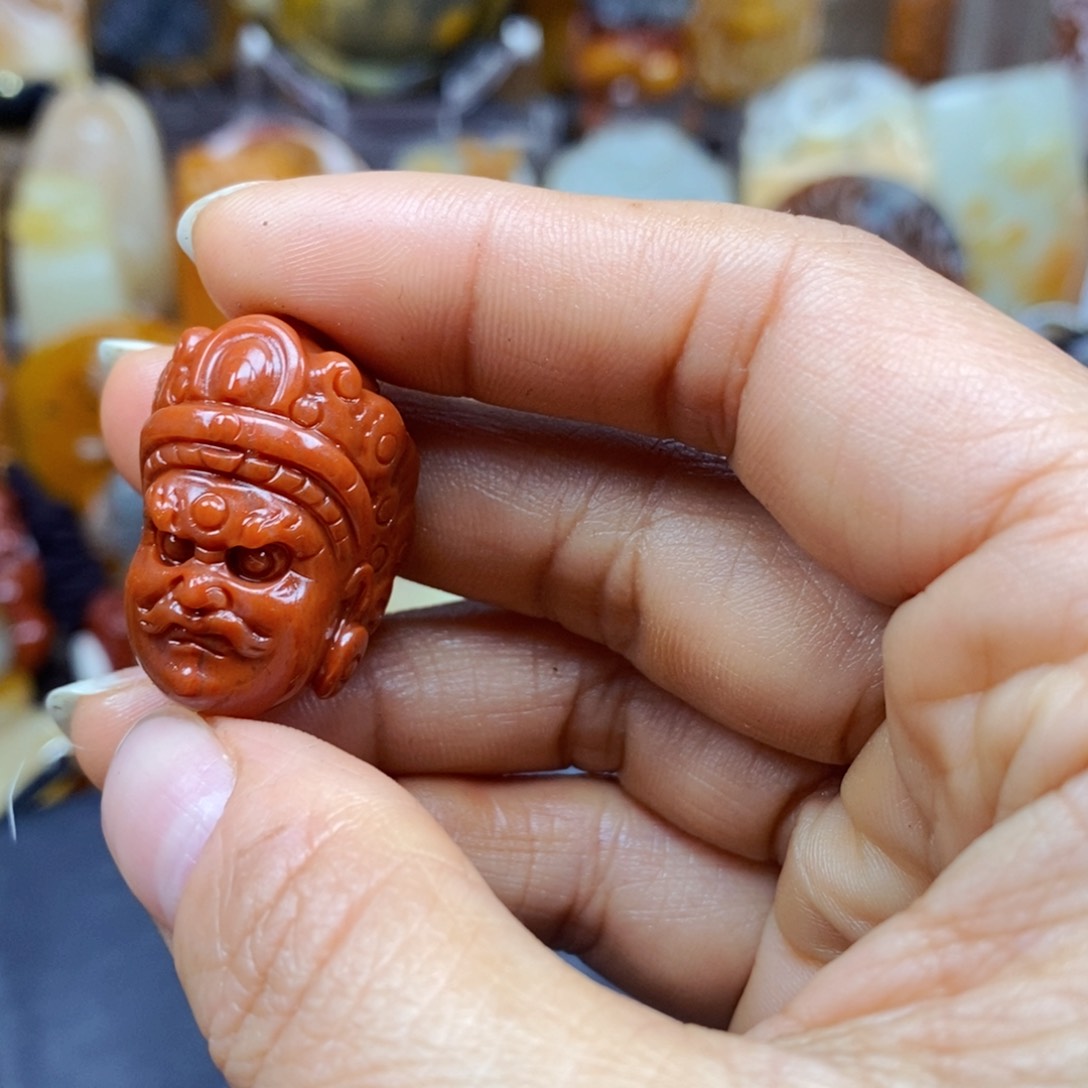 石英质玉（黄龙玉）颈饰未镶嵌