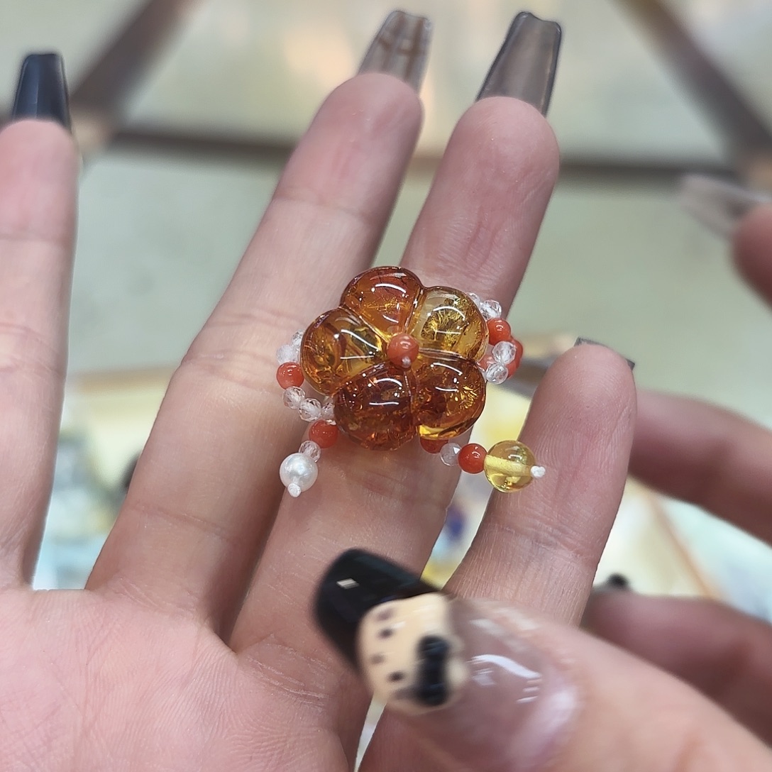 琥珀手镯未镶嵌琥珀