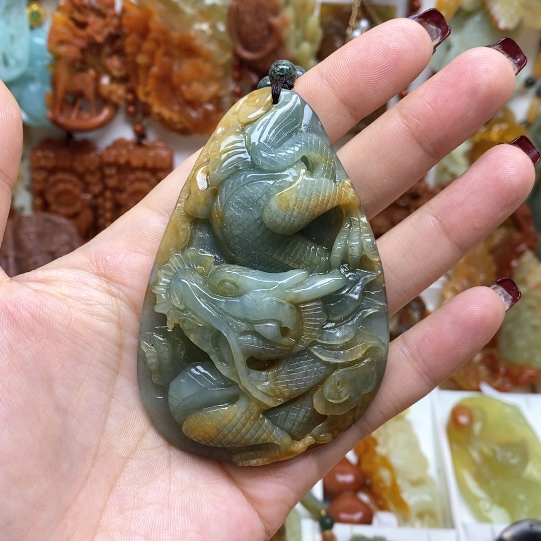 蛇纹石玉颈饰未镶嵌