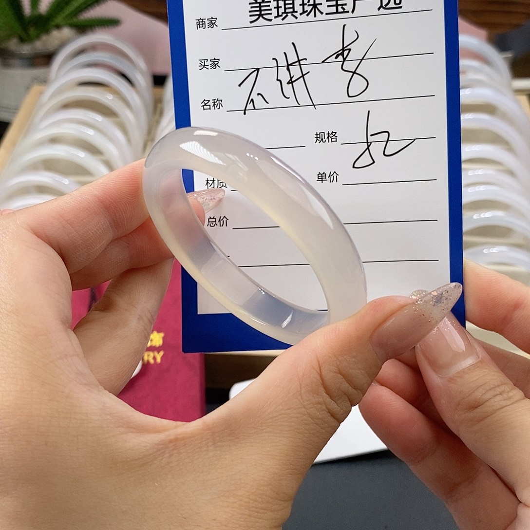 不***李玛瑙/玉髓手镯未镶嵌