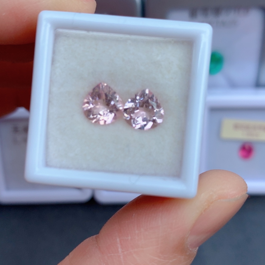 未镶嵌2.08克拉裸石红色碧玺