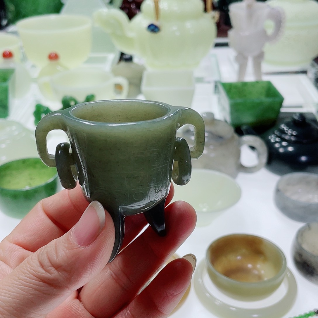 和田玉把件未镶嵌微瑕