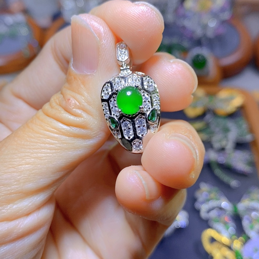 翡翠颈饰银S925镶嵌天然翡翠