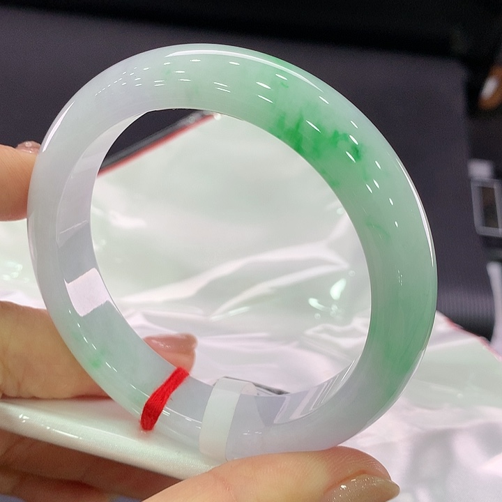 翡翠未镶嵌手镯正圈58