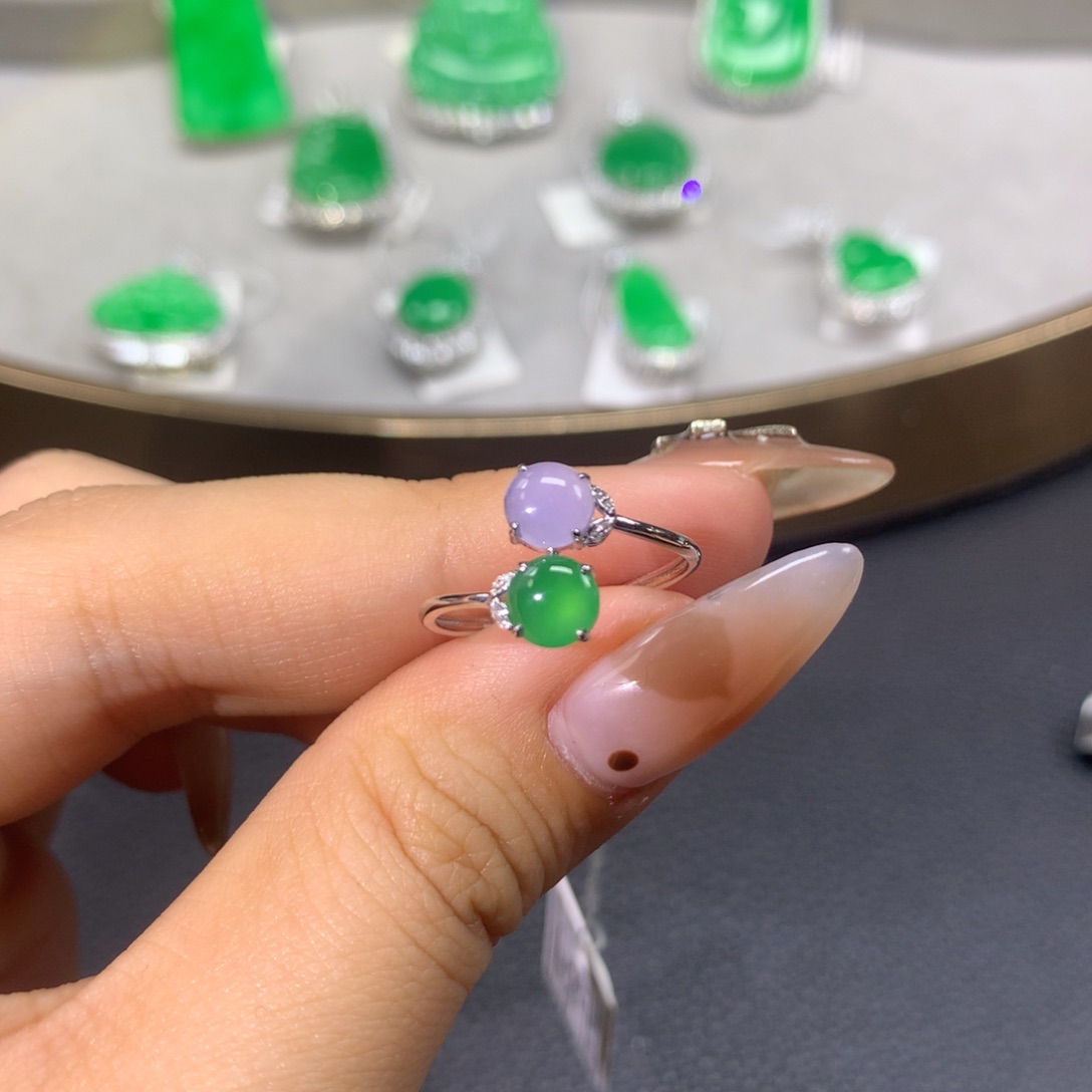 翡翠戒指18K金镶嵌翡翠