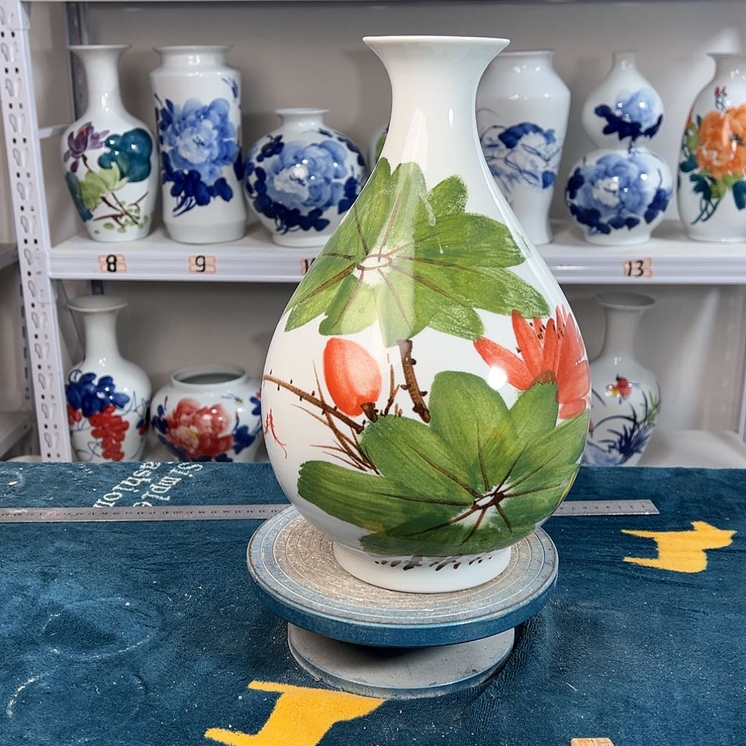 摆件景德镇陶瓷玉和鞋