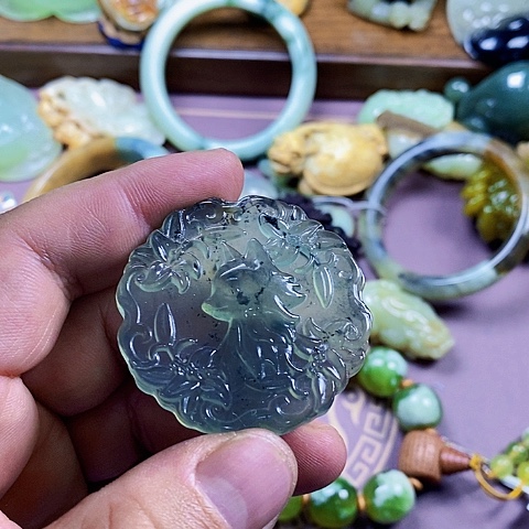 未镶嵌蛇纹石玉颈饰