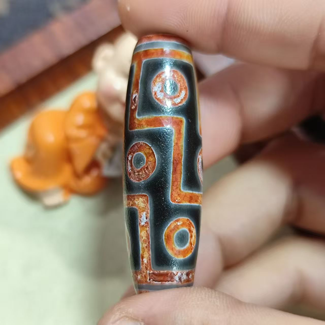 藏传高油九眼珠子 玉化孔道，47.5*14.5