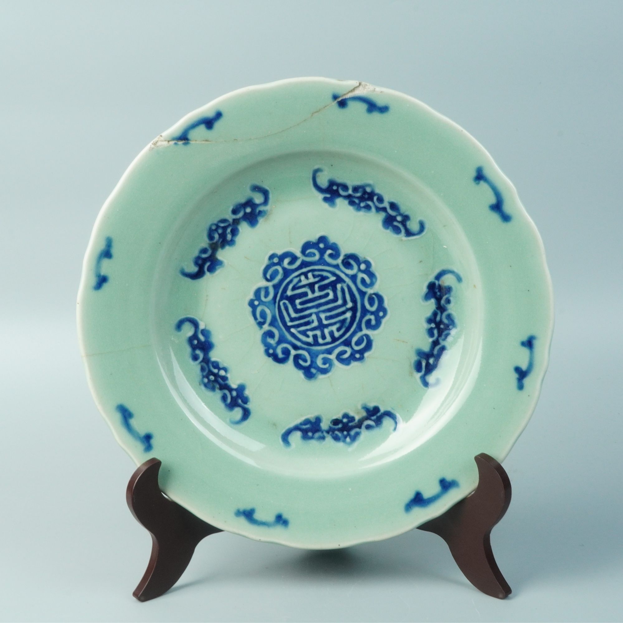 清中期 豆青釉青花五福捧寿纹大盘 YU202412160515