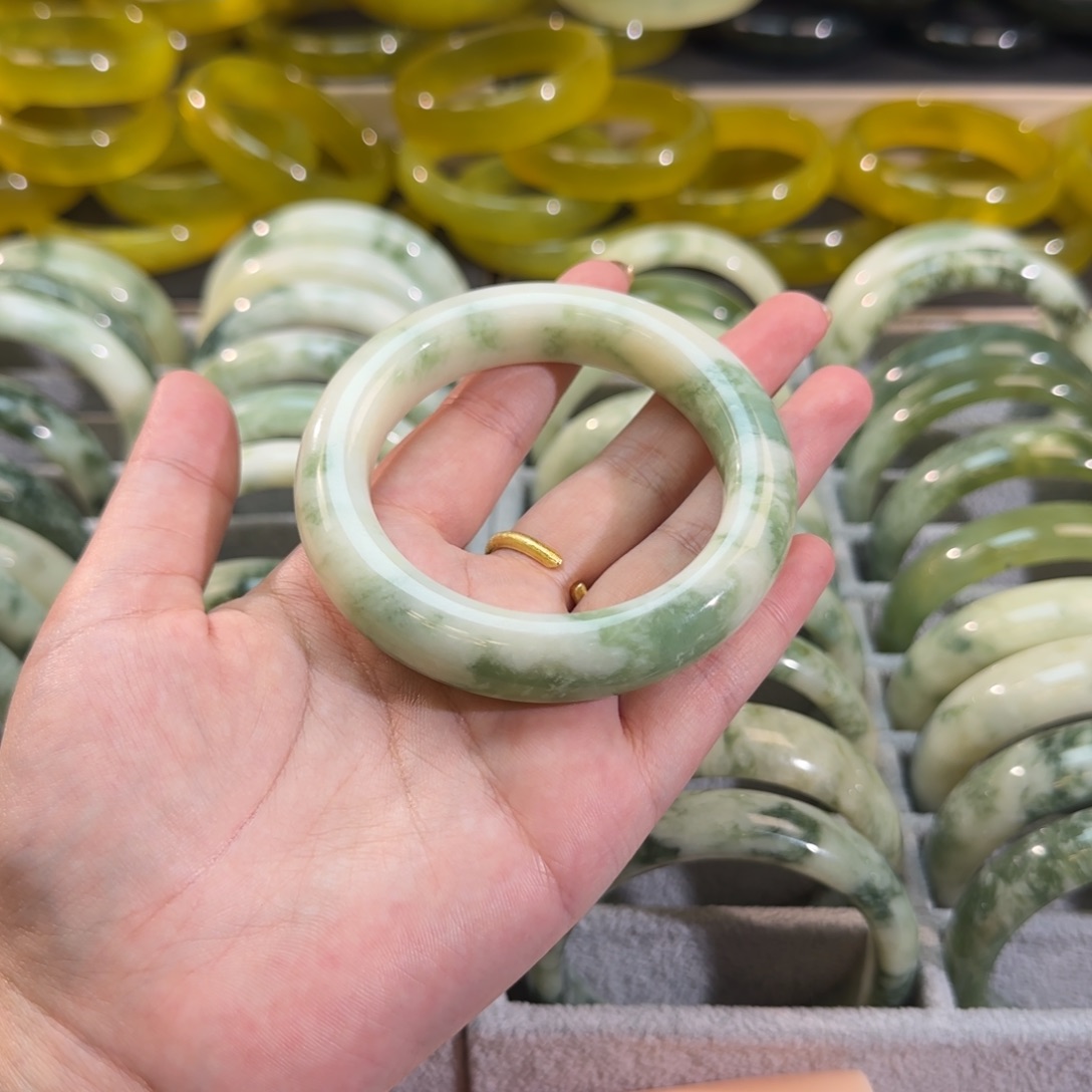 奶***精蛇纹石玉未镶嵌手镯