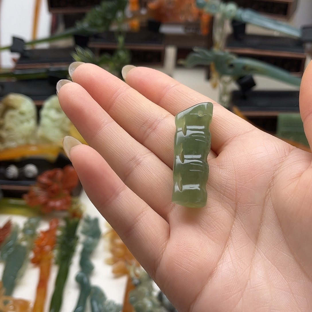 蛇纹石玉未镶嵌岫玉挂坠