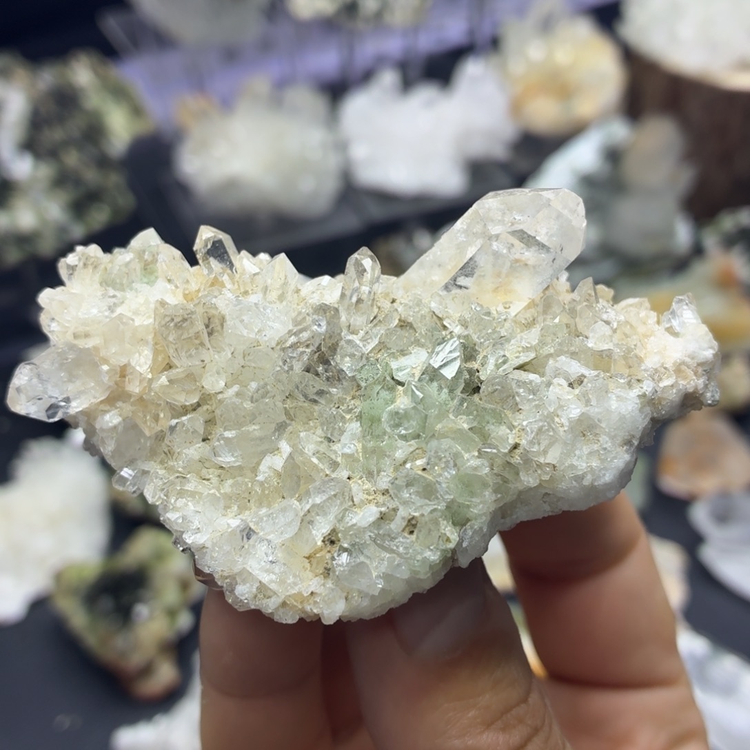 石材细闪绿幽白水簇