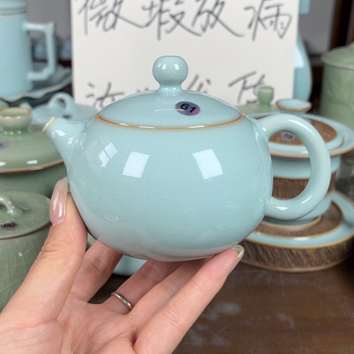 用***661号天青色西施壶不完美