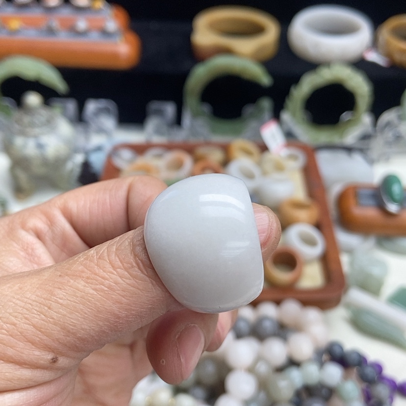 【闪购商品】石英质玉手镯未镶嵌