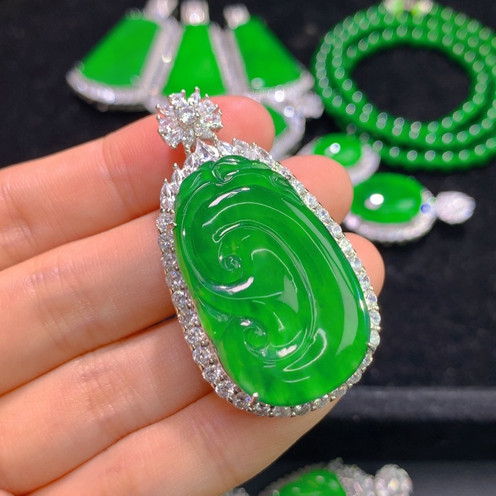 翡翠颈饰银S925镶嵌一个