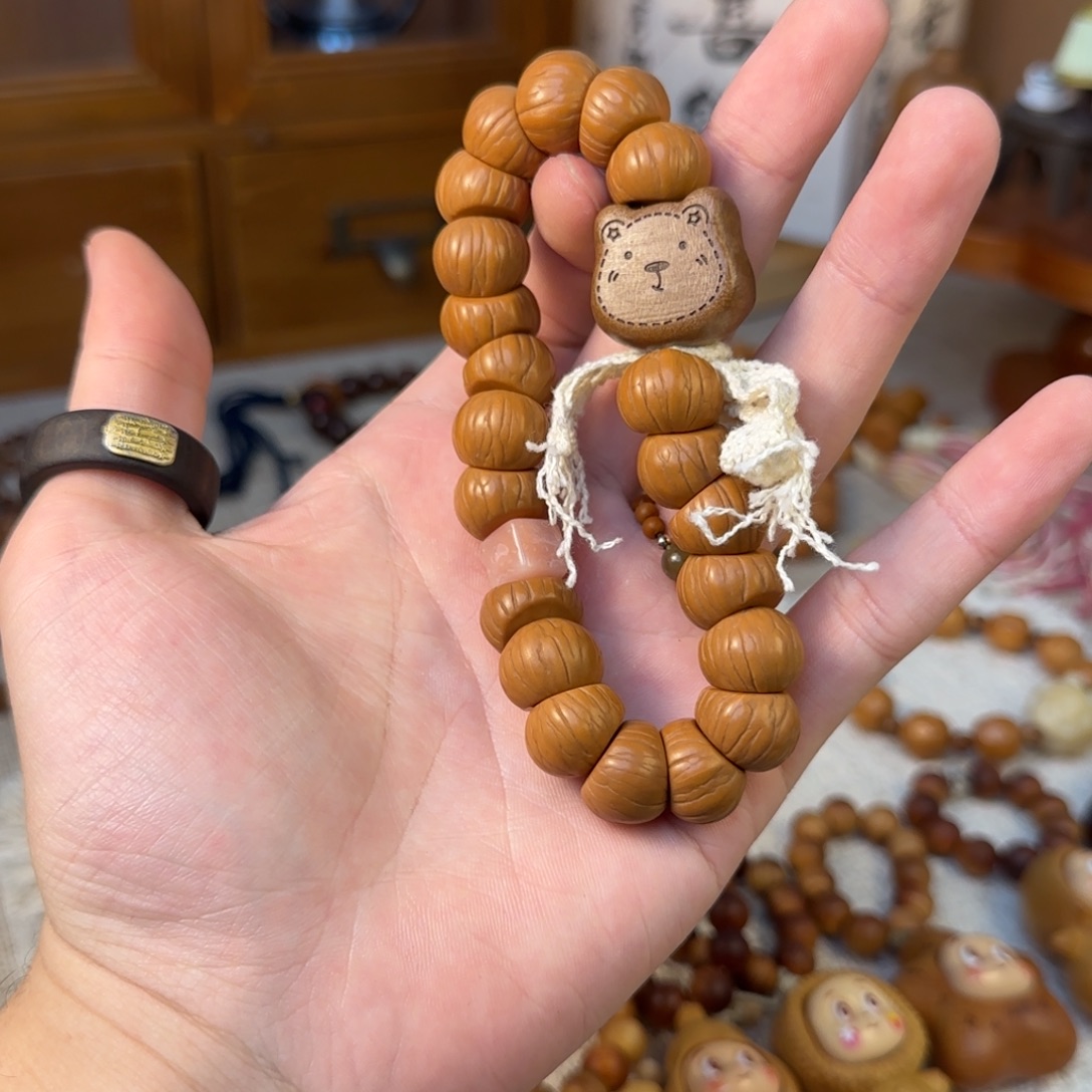 非洲檀香无事牌猴头大肠桃木小熊手串